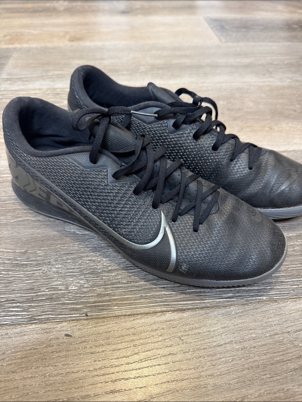 Nike Men’s Black Athletic Indoor Soccer Shoes with Silver Swoosh